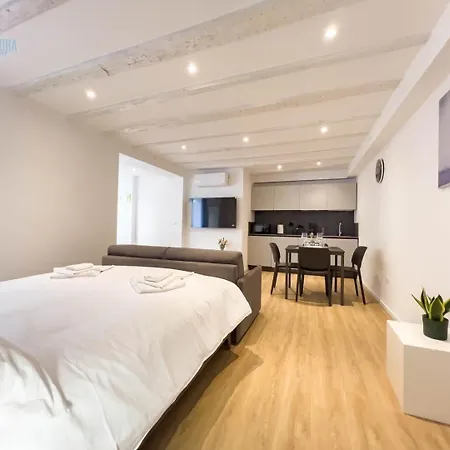 Imbriani 10a Tirabora Short Rent Apartment